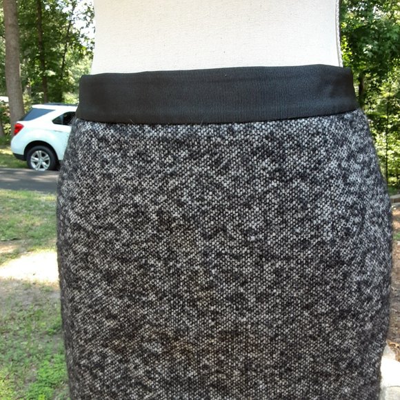 Bowden Wool Blend Skirt 6P with Black Waist Band. Back Slit. Fully Lined - Picture 5 of 11